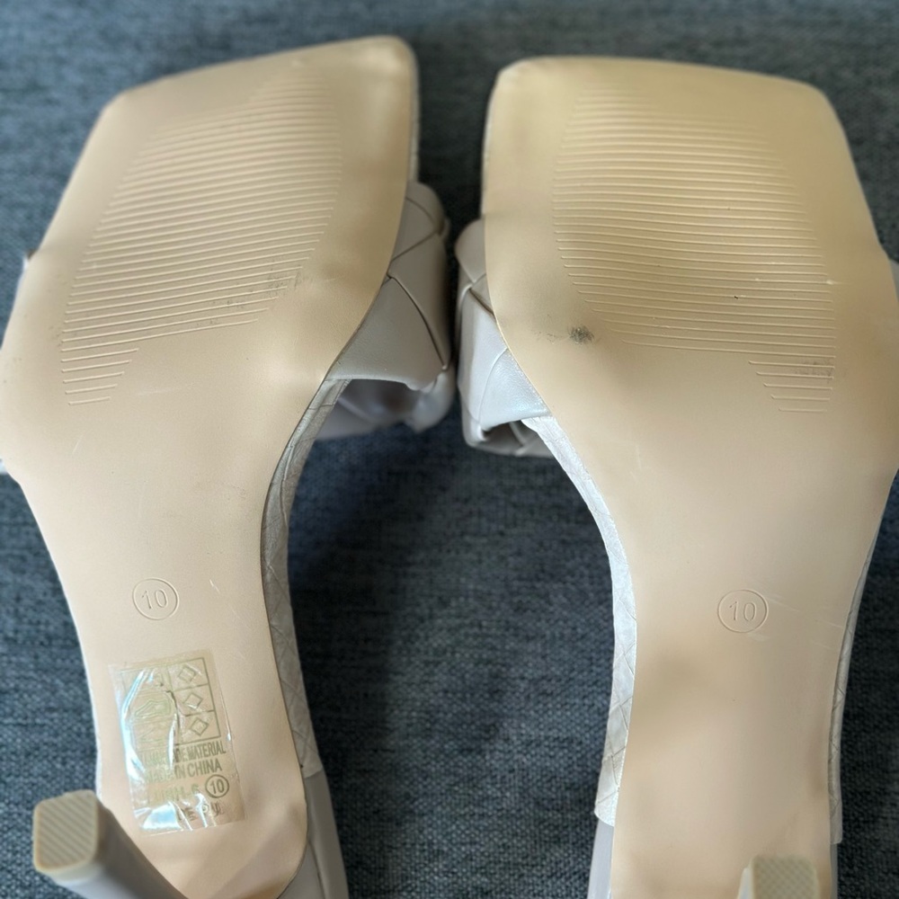 Bella Marie Cream Quilted Sandals - Picture 3 of 6